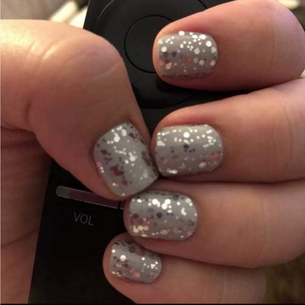 *Retired, HTF* Color Street: Concrete Jungle | Gray Silver Glitter Neutral - Picture 11 of 12